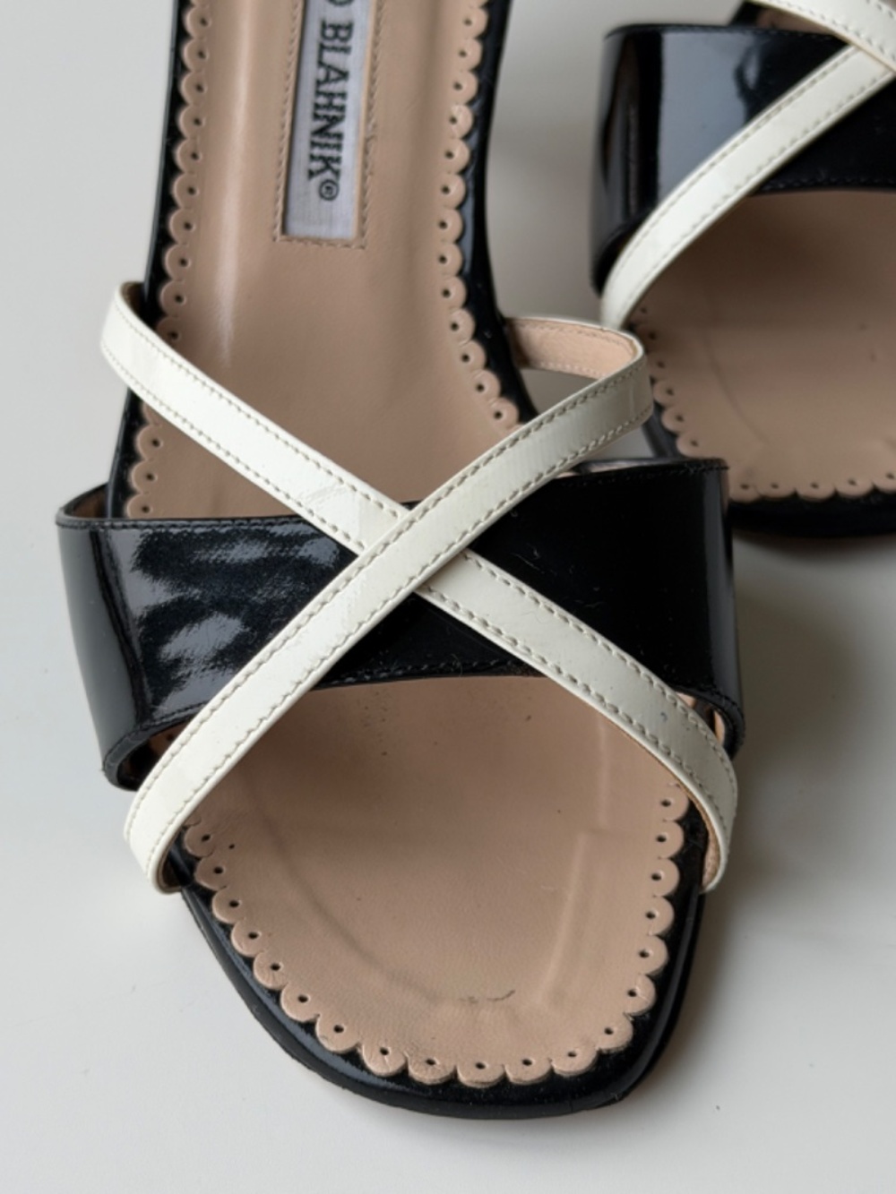 Vintage Manolo Blahnik black & white patent leather mule sandals, IT 36, ~US 5.5 - Picture 3 of 12